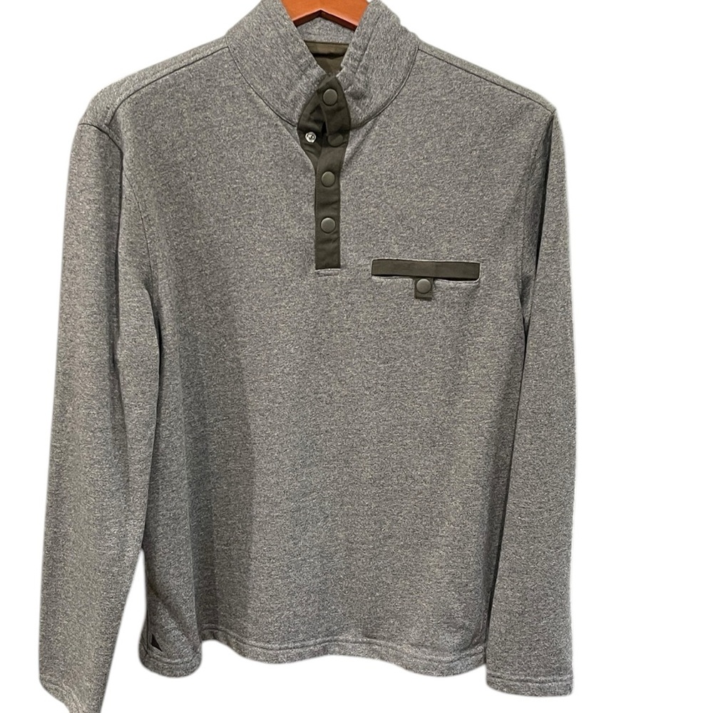 UNTUCKit Gray and Olive Sweatshirt